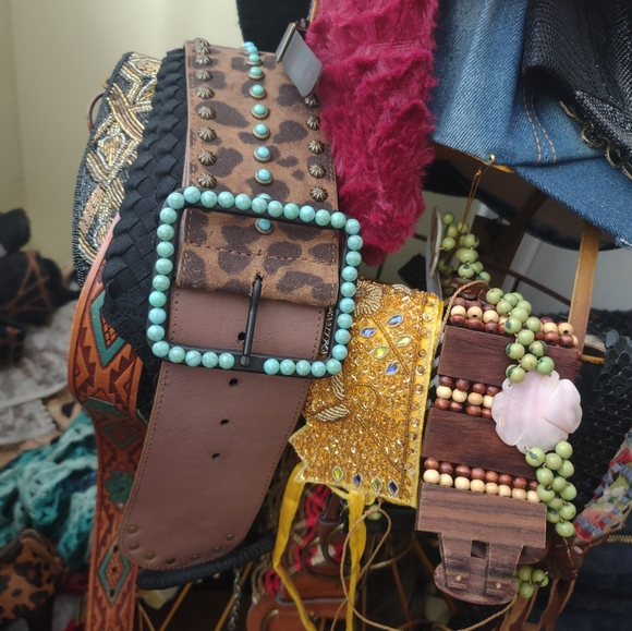 Various Accessories - Boutique + Vintage Belt Lot Bundle - 17 Belts